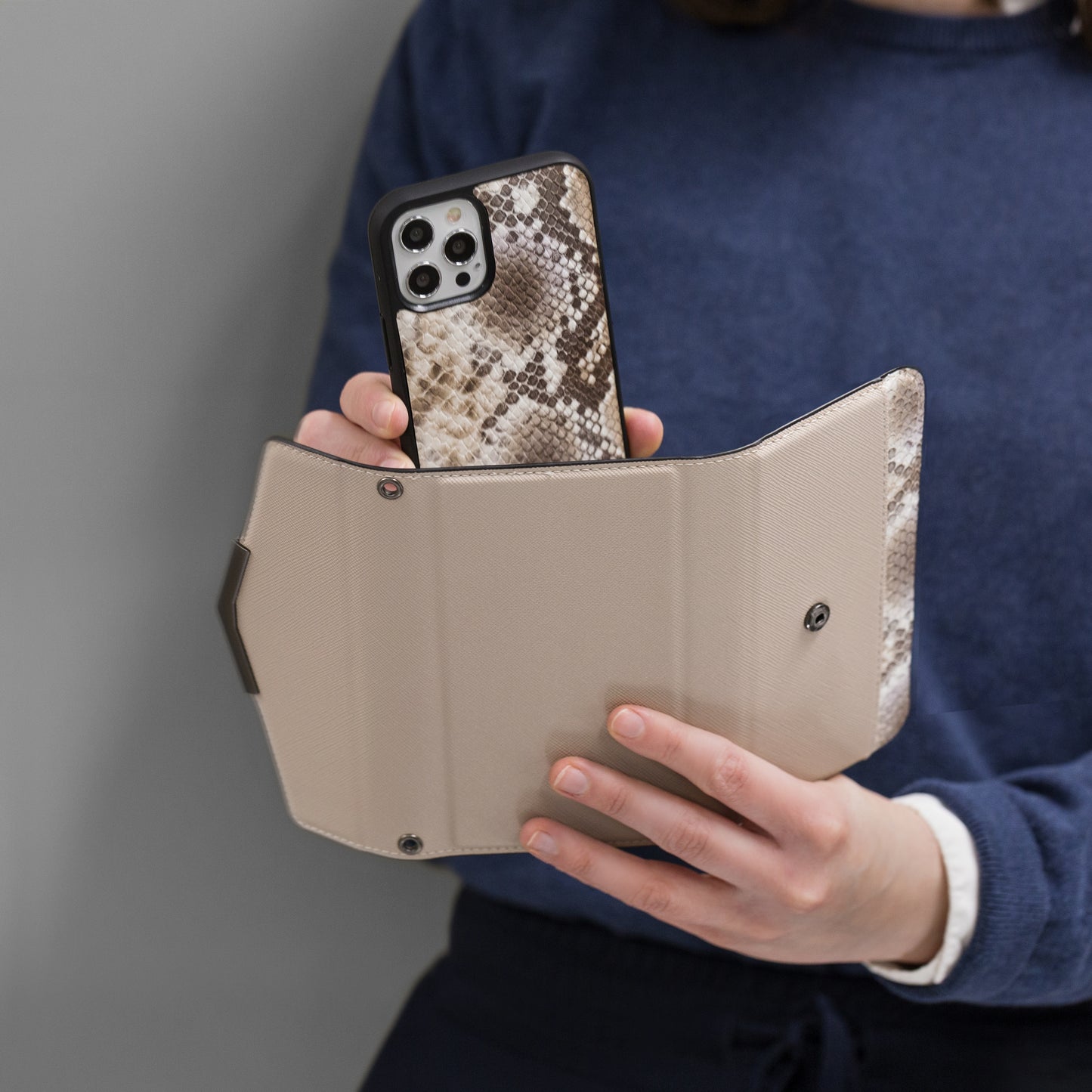 Mobilize 2In1 Elegant Magnet Clutch Apple Iphone Xr/11 Beige Snake