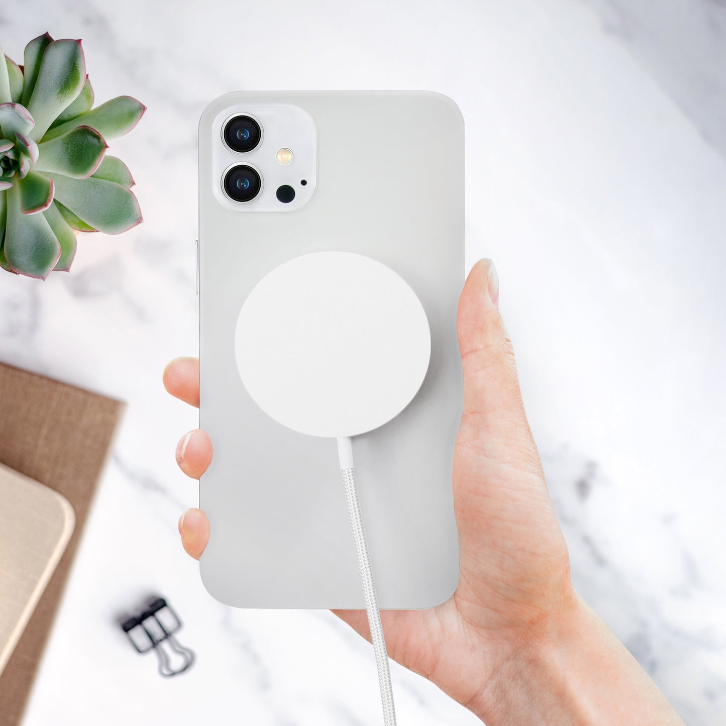 Mobilize Strong Magnetic Wireless Charger Magsafe Compatible 15W White - Acrylic
