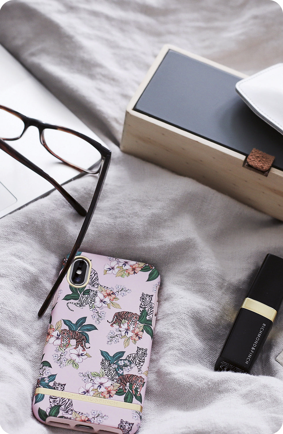 Richmond & Finch Freedom Series Apple Iphone X/Xs Pink Tiger/Gold