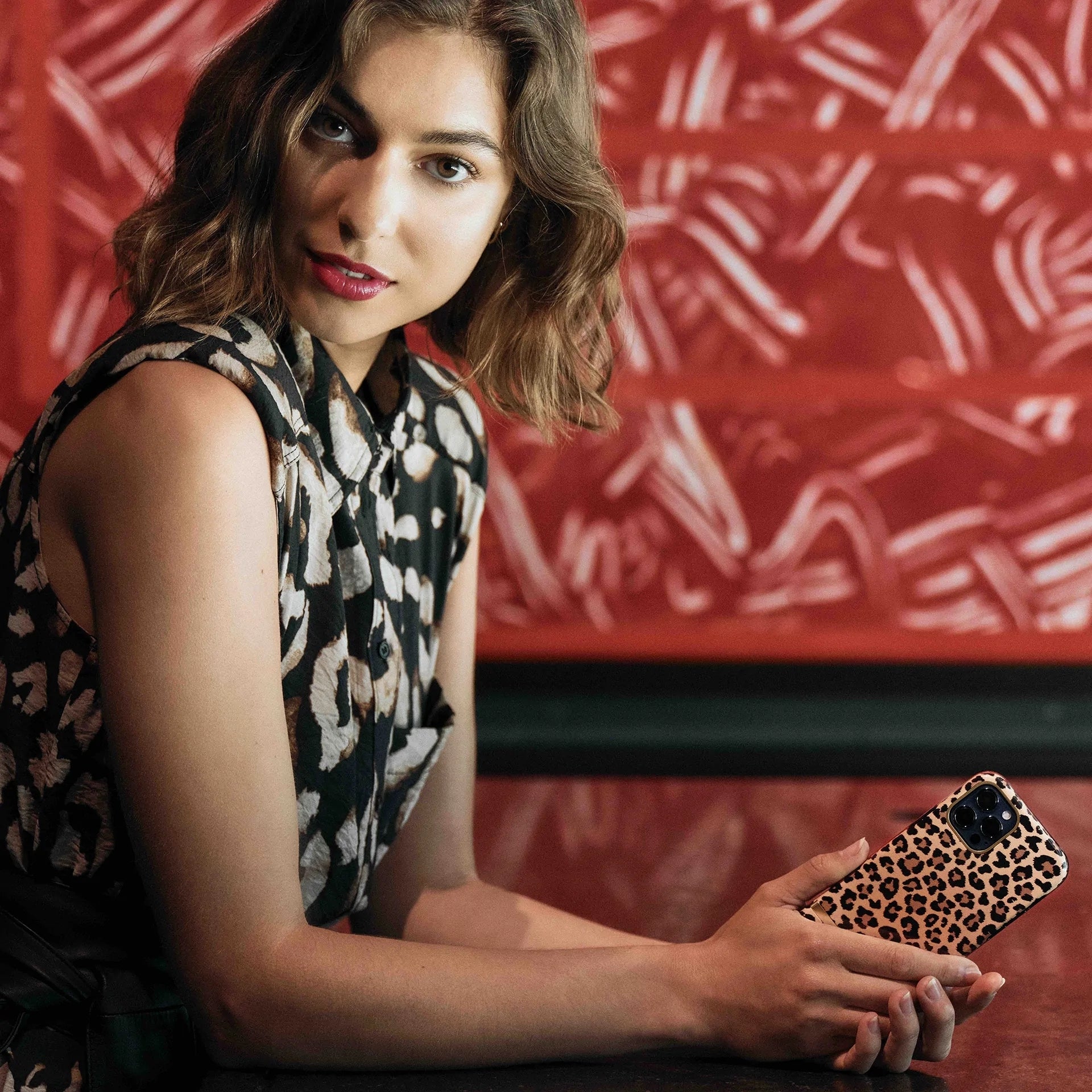 Richmond & Finch Freedom Series One-Piece Apple Iphone 13 Pro Soft Leopard